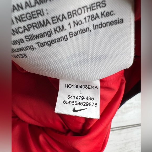 Nike down fill jacket- did not fit me when it arrive- still has tags on it - Picture 10 of 13